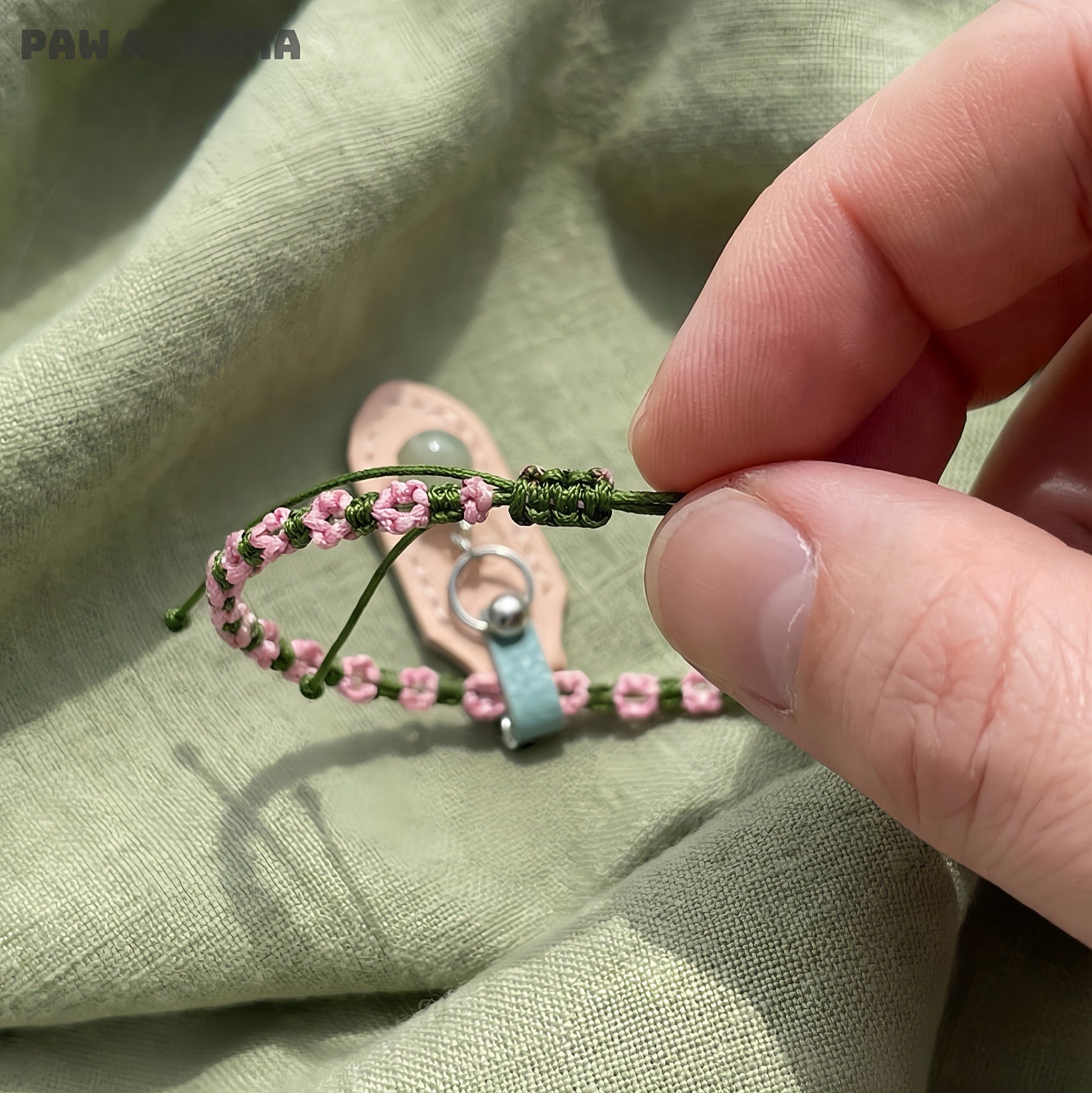 Collier pour animaux de compagnie fait main original | Cristal naturel et fil Yu tressé (émeraude)